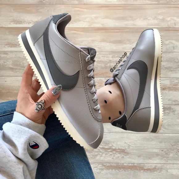 Nike Shoes - NWT🐺Nike Cortez Leather